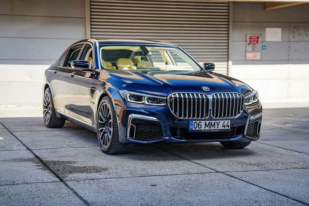 宝马740Li[墨镜][墨镜]​​​