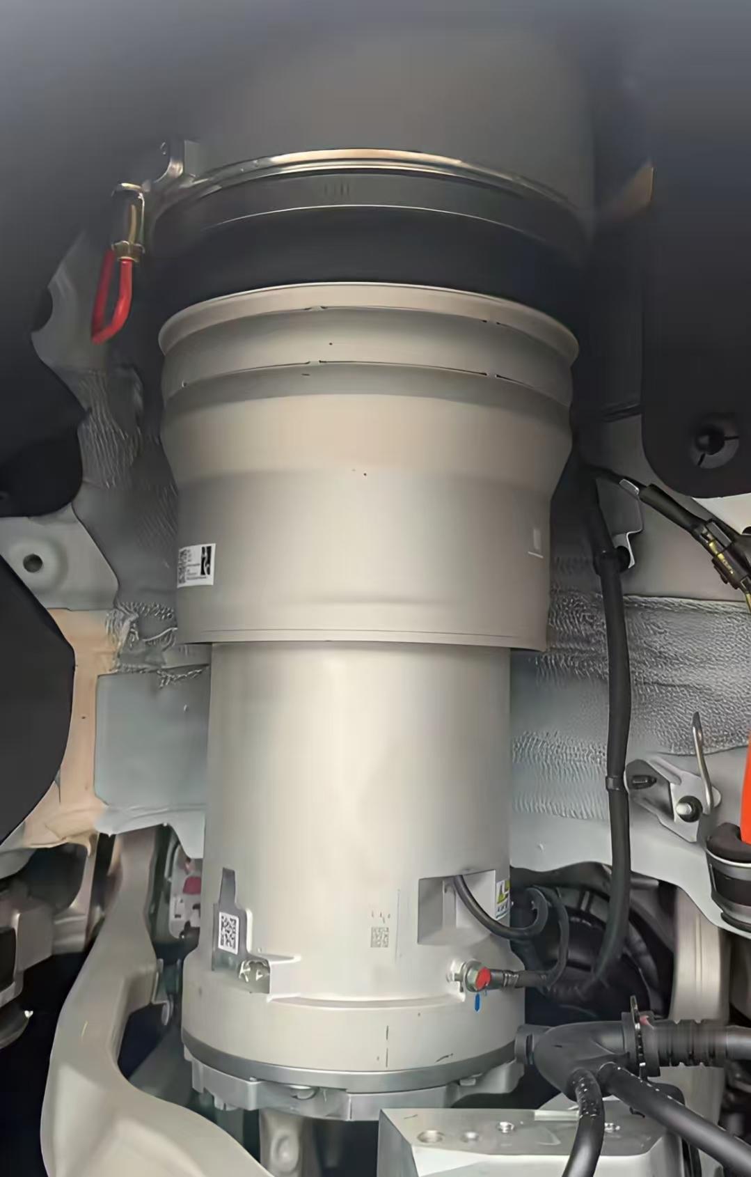 比亚迪的车，用料越来越扎实了。以前都说比亚迪的车是筷子悬架，我还觉得是一个新的