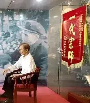 “杨官璘：书法与人生的双重奏”嘿，大家好！今天咱们聊聊一个有趣的人物——杨官璘