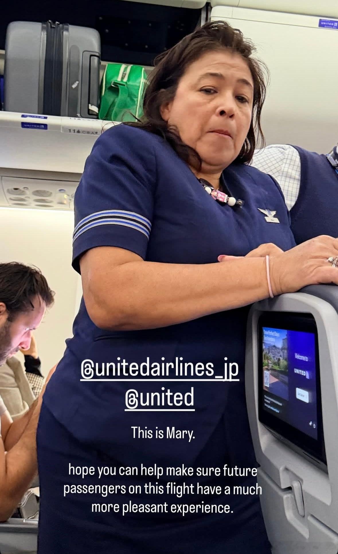 波塔波娃，发文投诉美联航✈️波娃从休斯敦飞往纽约的UA678航班，遇到了服务态度