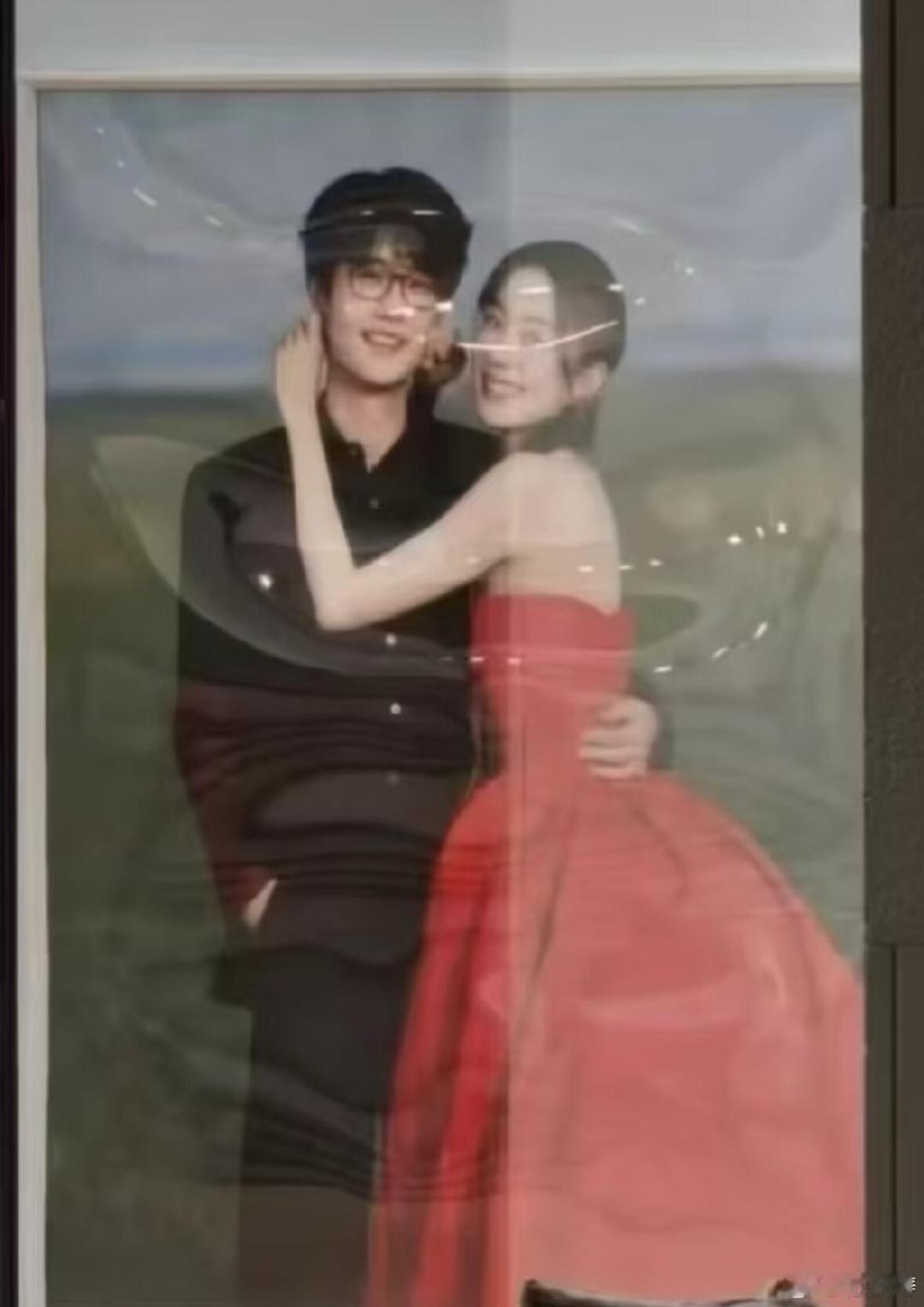 #为什么许嵩的婚纱照有种古早感#大家有没有发现许嵩的婚纱照有种古早感呀，我觉得他就是那个年代的人，只