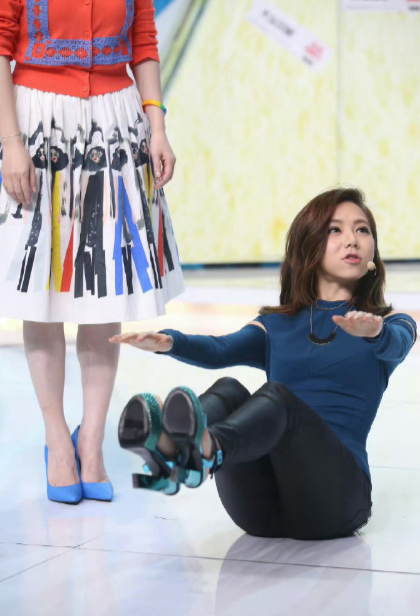 邓紫棋如果不是歌唱得好，可能走在街上都没人会多看她几眼吧