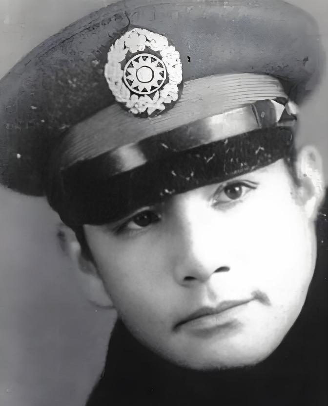 在孟良崮被击毙的国民党整编第七十四师师长张灵甫，他的腿到底是怎么瘸的？有两种