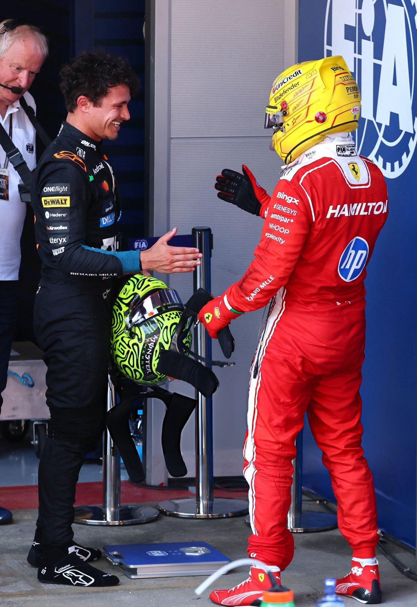 f1🎙️诺里斯在赛后表示：“很幸运目前法拉利的引擎还不够强。”“如果他们有更