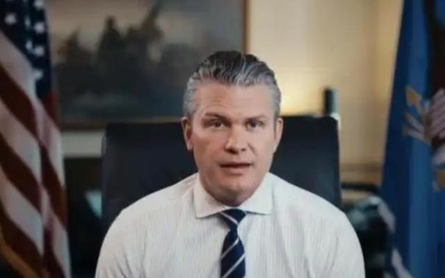 美国国防部长赫格塞思签署了一道让人头皮发麻的文件。从今以后，所有美军士兵，可以在