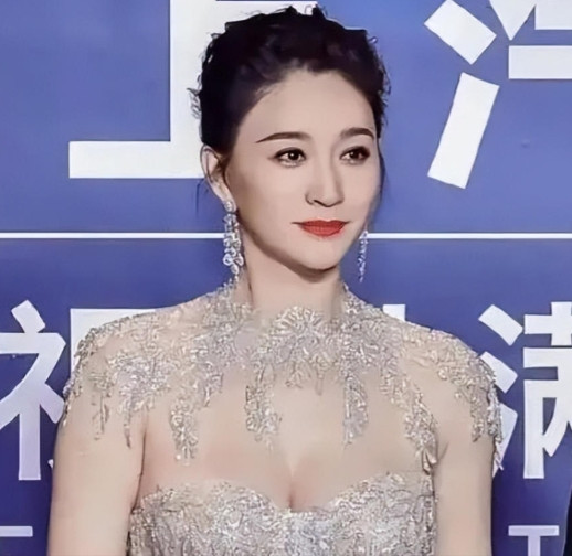 2010年，李小冉被前男友用一根带艾滋病体液的针管抵住了脖子，李小冉吓得失声痛哭