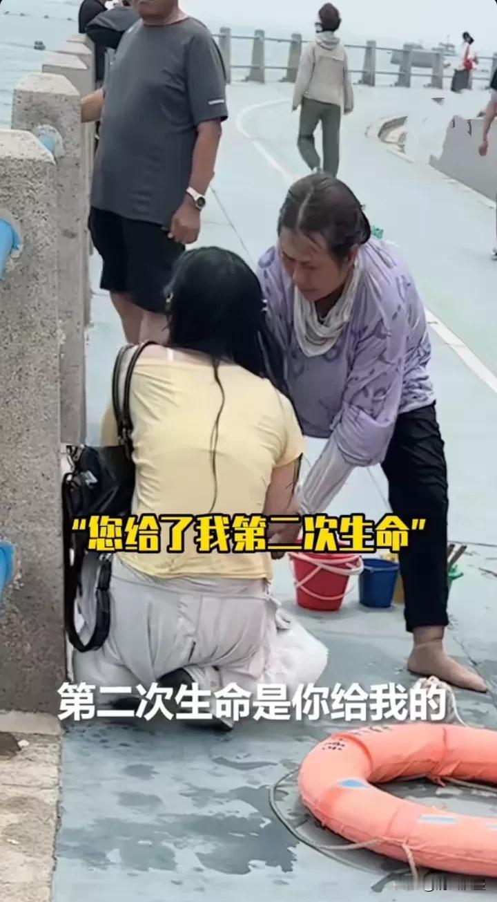 青岛跳海救人的“玉米阿姨”被找到了！她叫刘玉荣，安徽省阜阳市界首人，在青岛靠摆