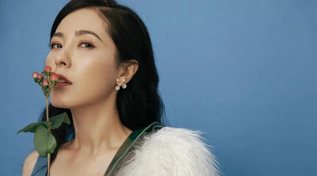 为什么卖掉粉丝礼物就是塌房呢？单位小姑娘说曾黎塌房的事情。我却觉得她没啥问题啊