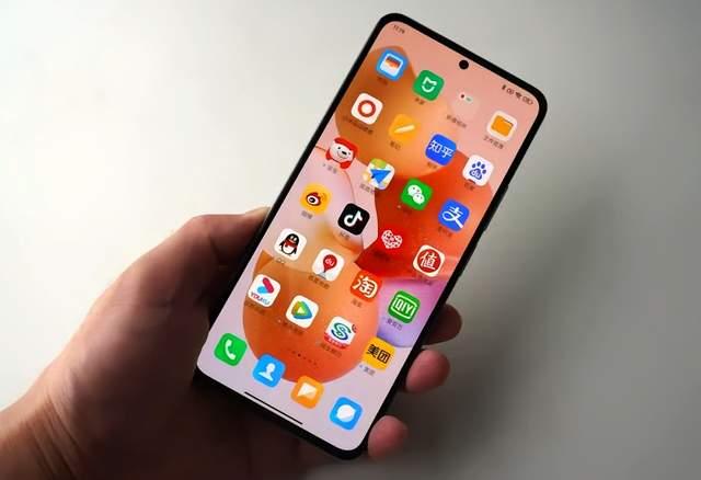 家聊聊3000元价位的手机。这价位挺微妙，说尴尬也不至于，说不尴尬好像也有那