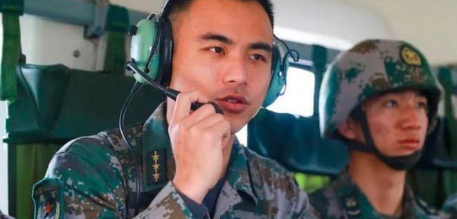 连长转指导员是升还是降？连长是一个连长的军事首长，指导员是政治首长，二者是平