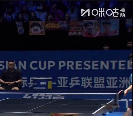 这个两个宝宝张大嘴的手幅连看好几天了太可爱了！！！！！