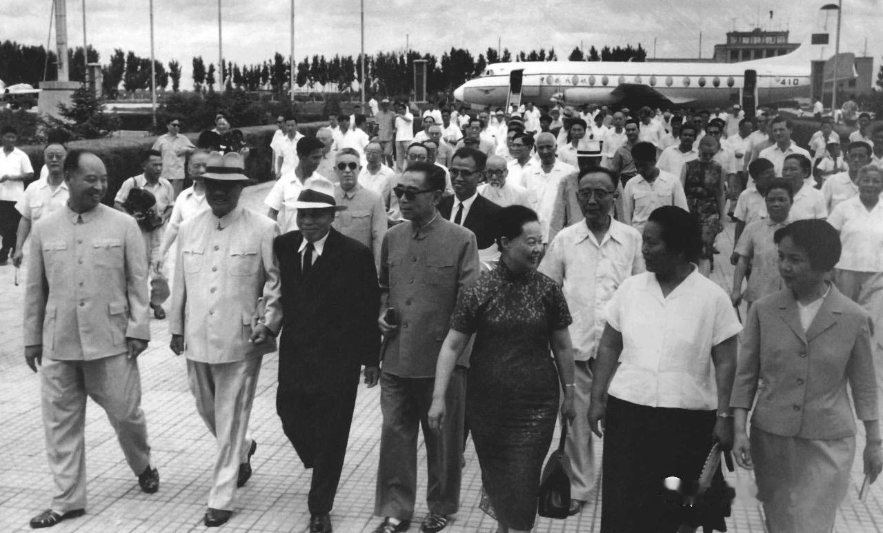 1965年，72岁的白崇禧得知李宗仁回大陆，痛苦的说：我真的没用了。1949