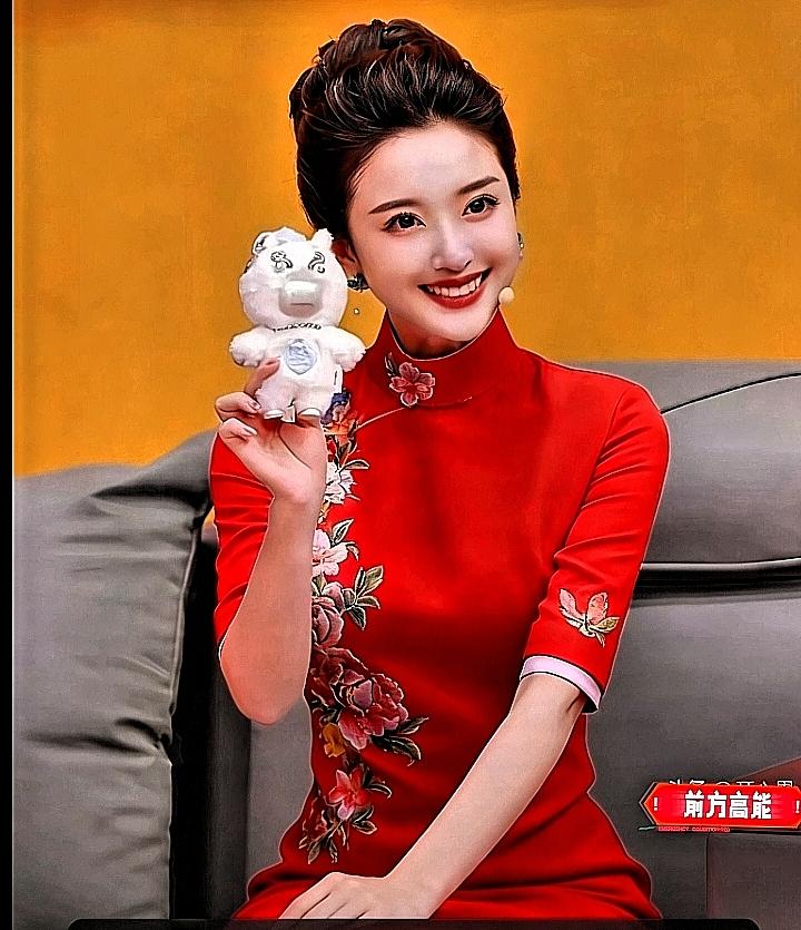 刚去查了一下，刘心悦！这不查不知道，一查吓一跳，原来刘心悦大学本是学汉语言