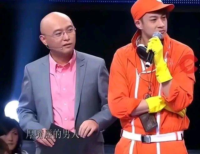 50岁何润东16年前上相亲节目，因女嘉宾不喜欢他的“厚嘴唇”遭灭灯这一颇具戏剧性