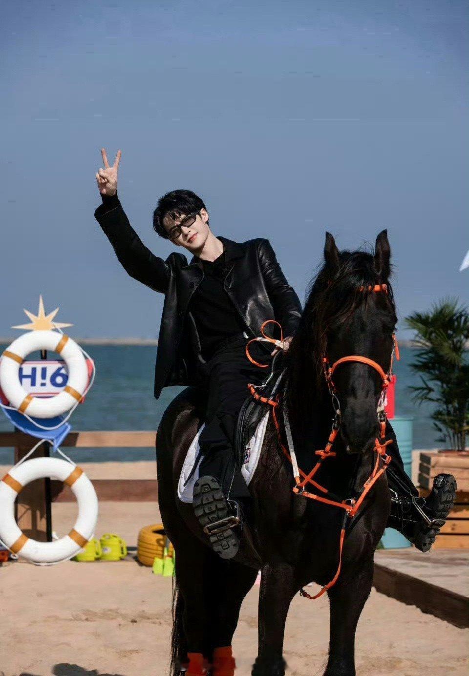 檀健次hi6录制路透，这鞋真个性