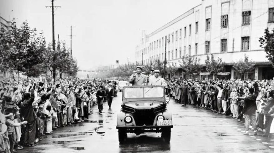1958年安徽省会迁出合肥的提议曾引发争议，毛主席亲自写信拍板决定：合肥就不要迁