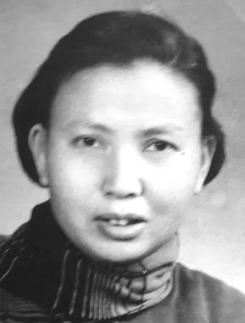 1941年，21岁的女战士莫林被活埋前，敌人竟突然问：“你认识莫林吗？”，莫林一