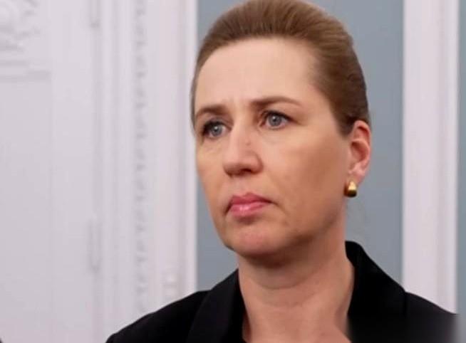 丹麦那个女首相，最近跟吃了枪药一样，逮着中国一顿猛喷。不知道的，还以为我们把她