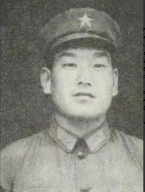 2013年，原工兵一团政治处的宣传干事韩维民，去麻栗坡烈士陵园给战友王悦发扫墓，
