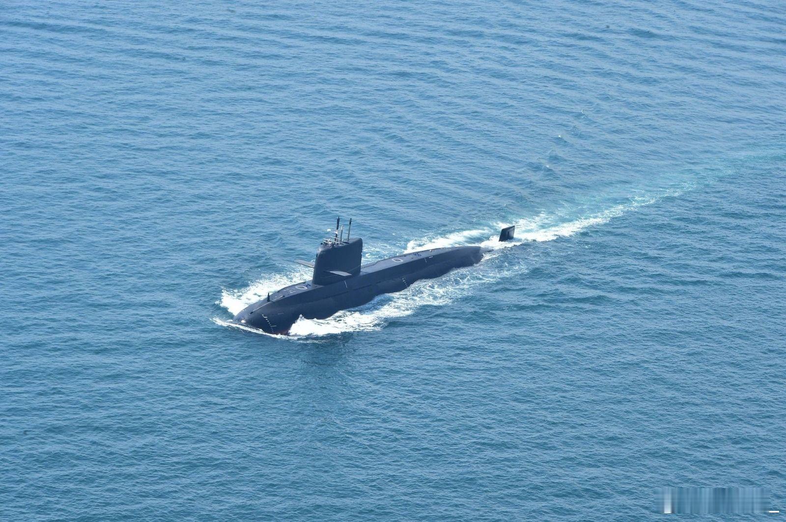 汉戈尔号潜艇在爪哇海航行的英姿巴基斯坦海军