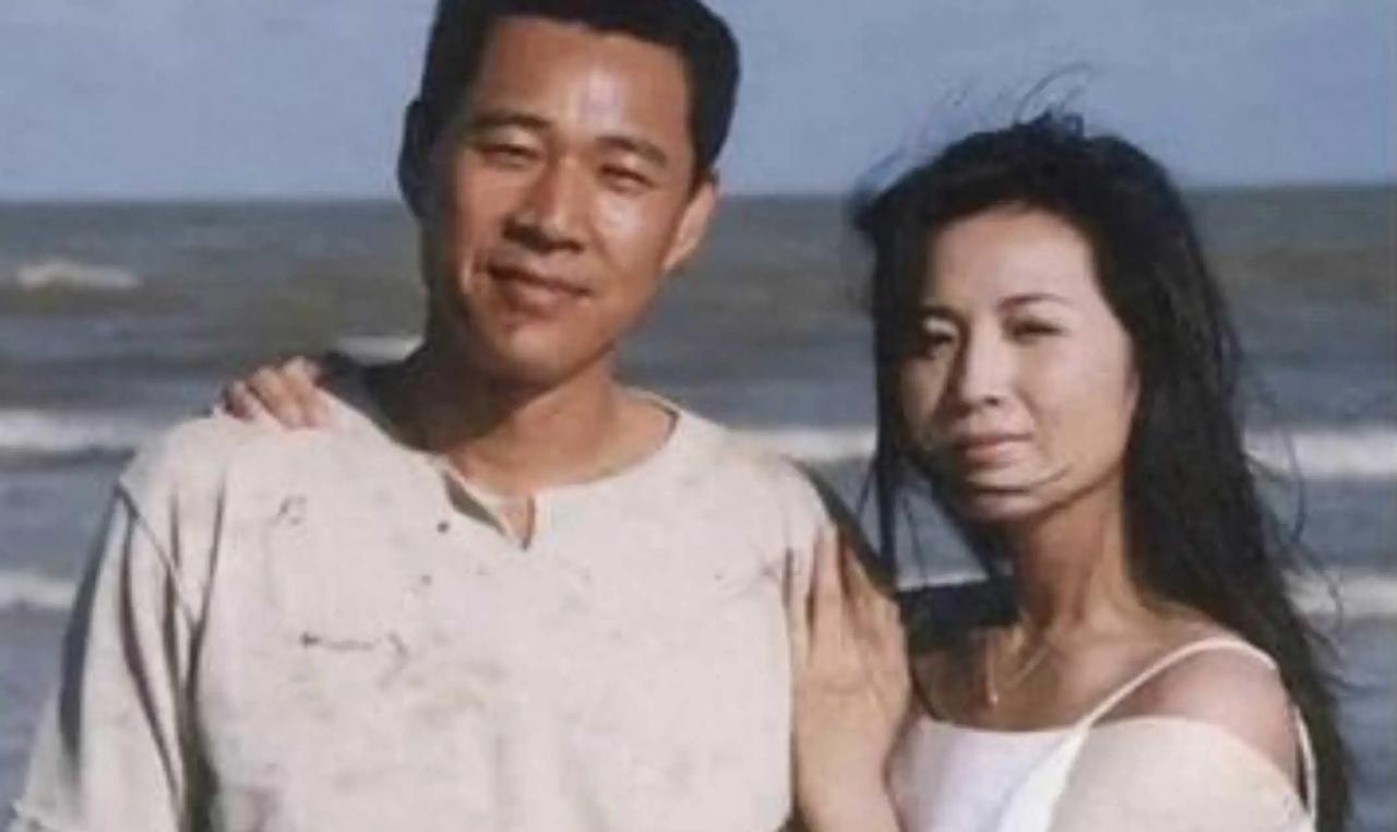 1991年演员张丰毅因为口角打了妻子吕丽萍一巴掌，吕丽萍伤心之余直接跟其办理了离