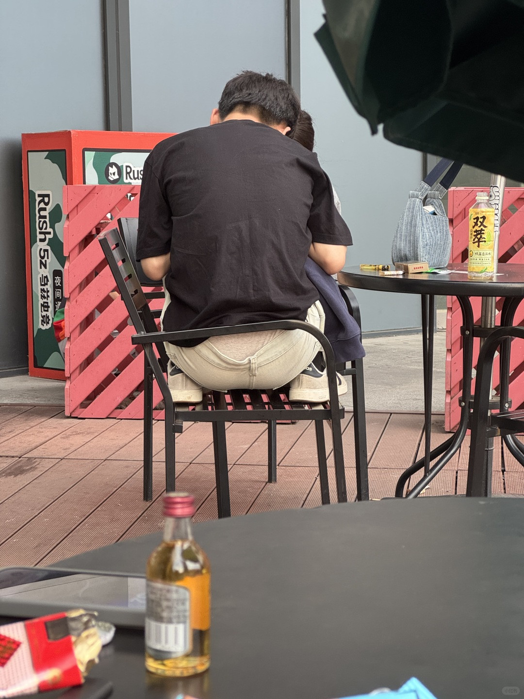 新型的约会姿势，年轻人体力是好啊！