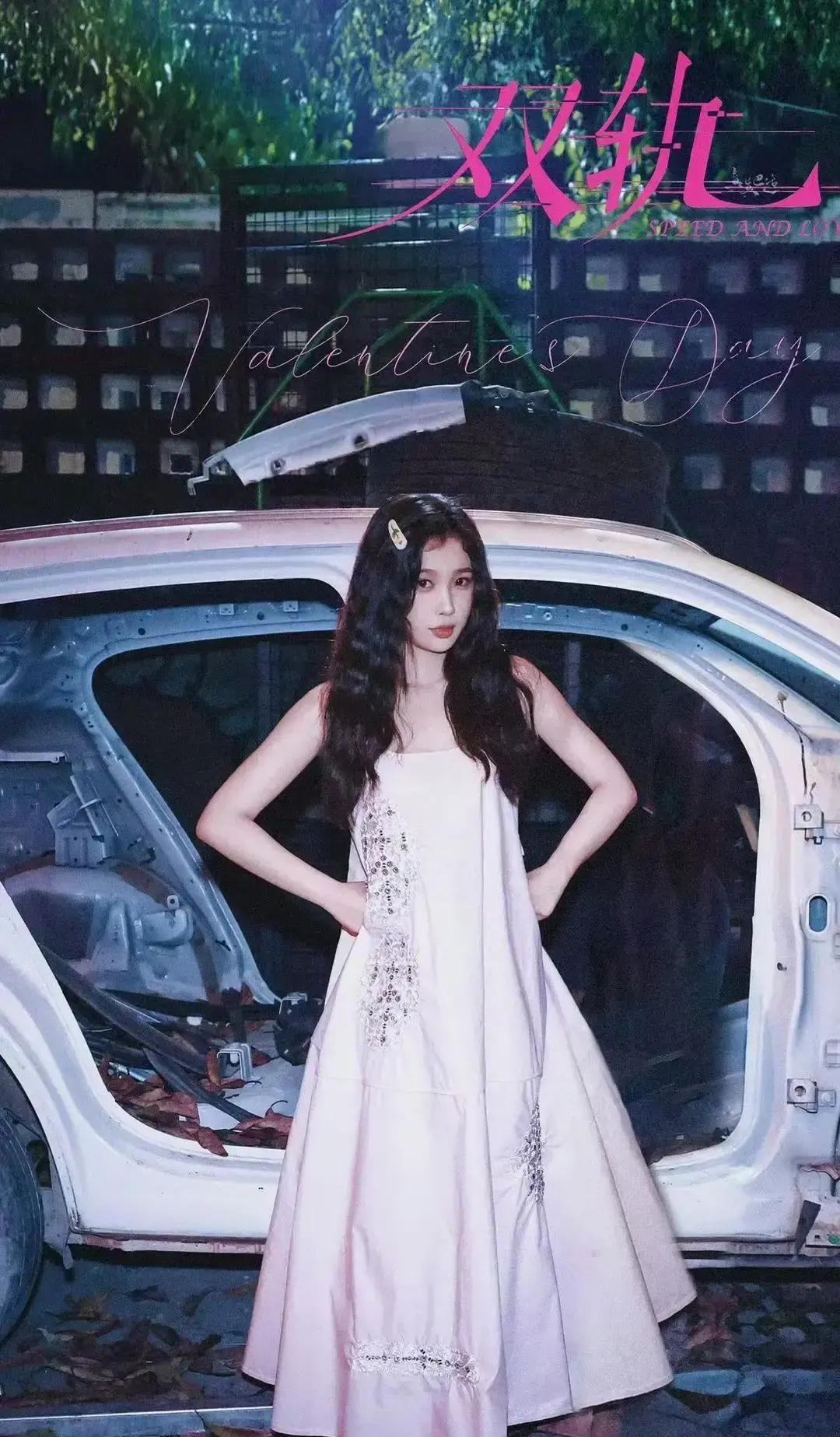 12月10日，所谓的空降成了个笑话。总局那只笔没落下去，《双轨》就只能在硬