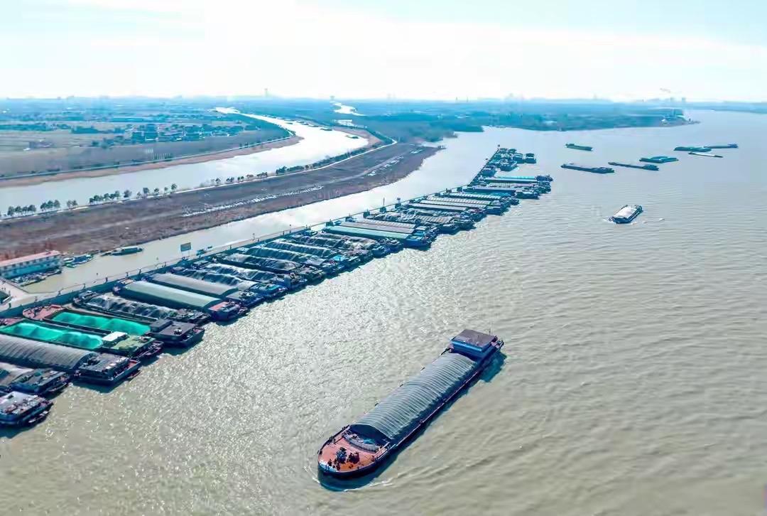 为什么采用京杭大运河而不用海运？因为那样实际把持朝政的不是文官出身的阁老而是