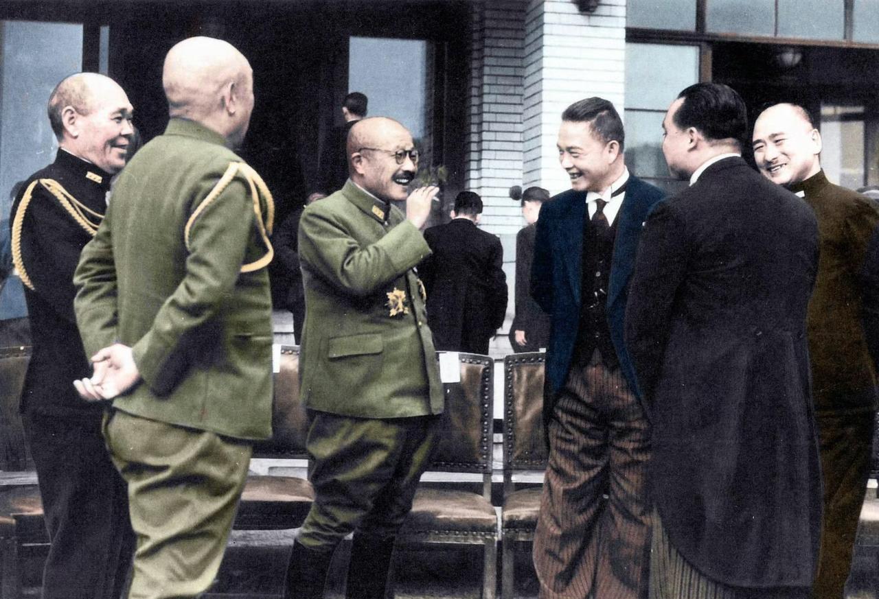 1942年12月，伪南京国民政府主席汪精卫赴东京参加“大东亚战争一周年纪念会”，