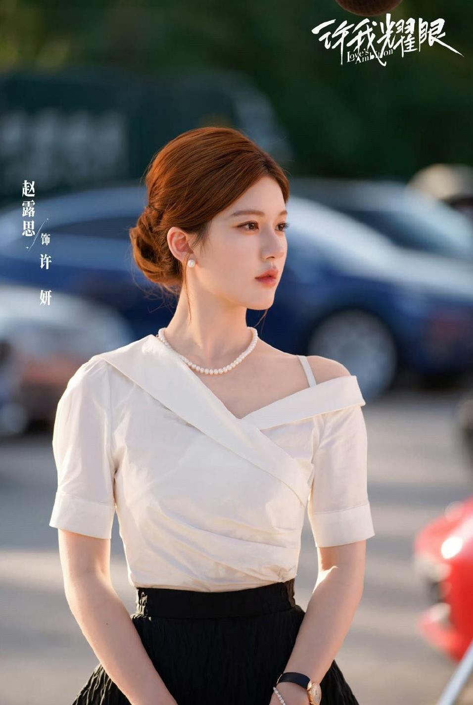 一觉醒来赵露思快要赶上杨紫了90花里面，论作品她代表作仅次于杨紫了，本来以为
