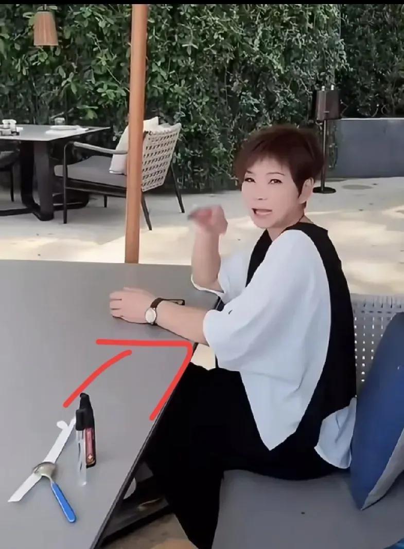 　　在马晓梅婚礼临近，她的妈妈也一起来到了北京　　马晓梅也好，马晓梅的妈妈也好