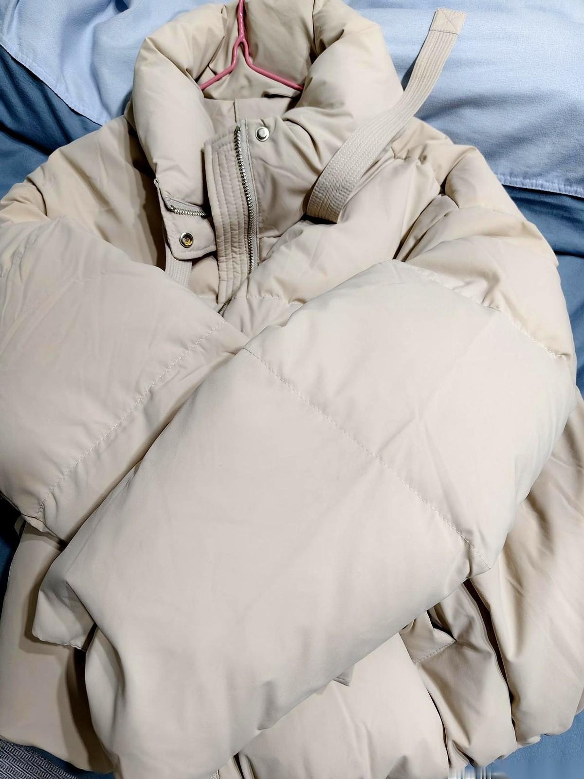 网上买回来的衣服，拆开快递那一瞬间，心凉了半截。照片里看着挺括有型，拿到手，薄