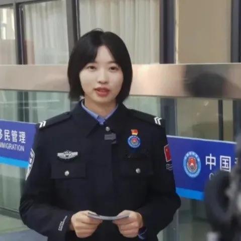 小邬警官没事，我特地去查了一下，她当时不在核心区域，可能是去镇上办事了，或者是因