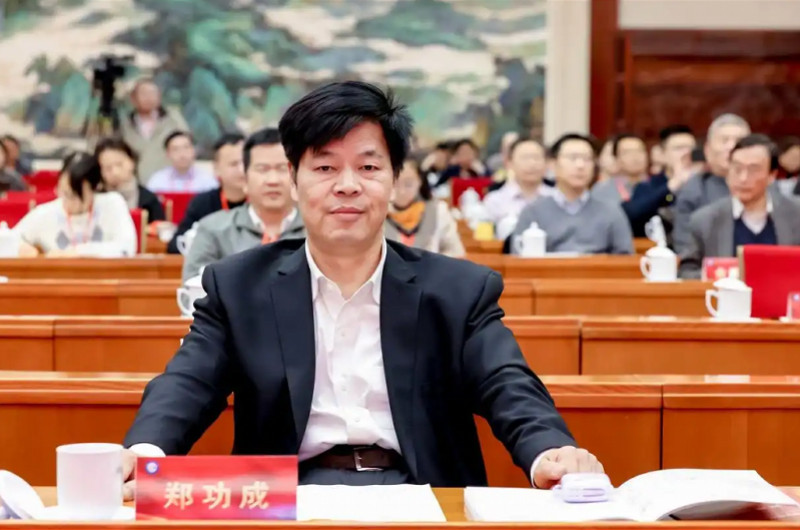 郑功成建议：为农村70岁以上老人发放‘历史贡献养老金’，每月增发500元