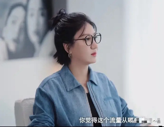 6月17日，向佐骄傲的说：“当时我开直播，什么都不用讲，只要一站起来，什么货都卖