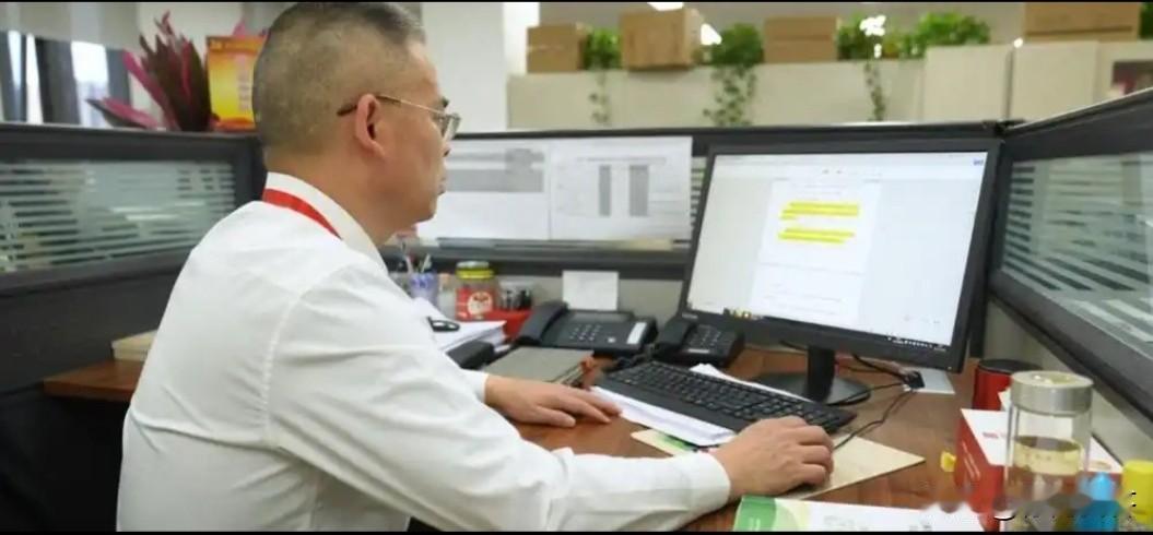 请问：公务员和事业编有失业风险吗？答案：有，公务员虽然属于行政编制，整体稳定