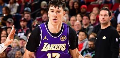 拉拉维亚挺像八村塁和范德比尔特的综合体，只是都减配了。拉拉维亚目前算是顶上了芬