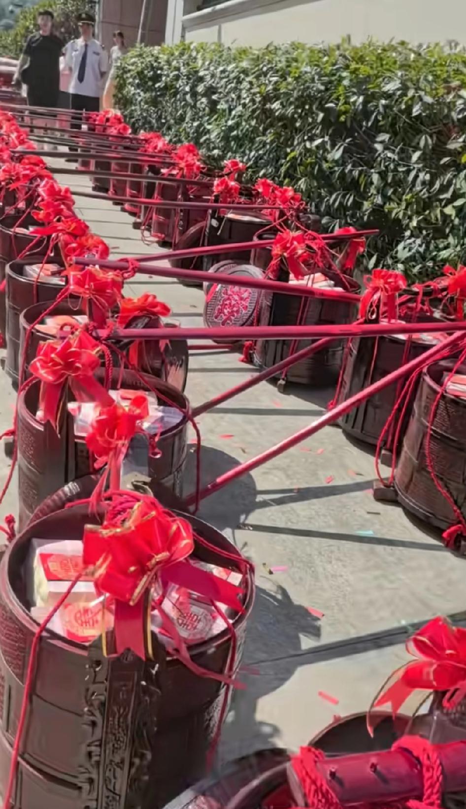 彩礼的天花板，家里卫生纸都没这么多，一层50万三层150万，一担300万，有多少