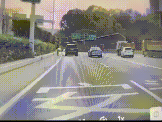 这个司机是真的该S。两个大车都没弄S他，这俩大车就是全责。3月19日深圳南坪