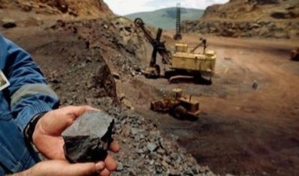 澳大利亚的铁矿严格来说，那地方根本就不是铁矿，就是纯粹的一坨铁，只不过是生锈了而