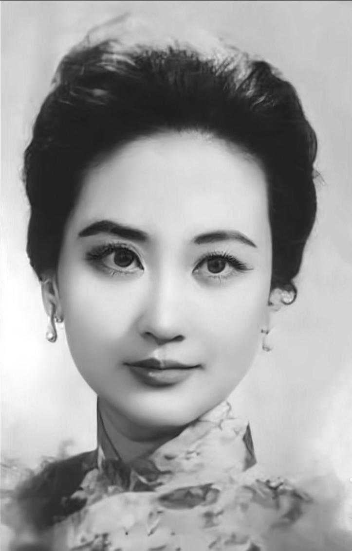 1950年，孙立人和秘书黄正就快要捅破那层窗户纸，抱得美人归了，但蒋经国知道后竟
