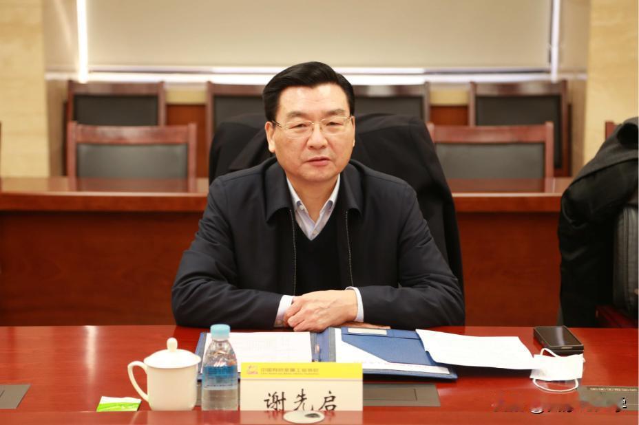 江汉大学重大突破，全职引进的院士，捧回国家科技大奖！近日，江汉大学以牵头单位