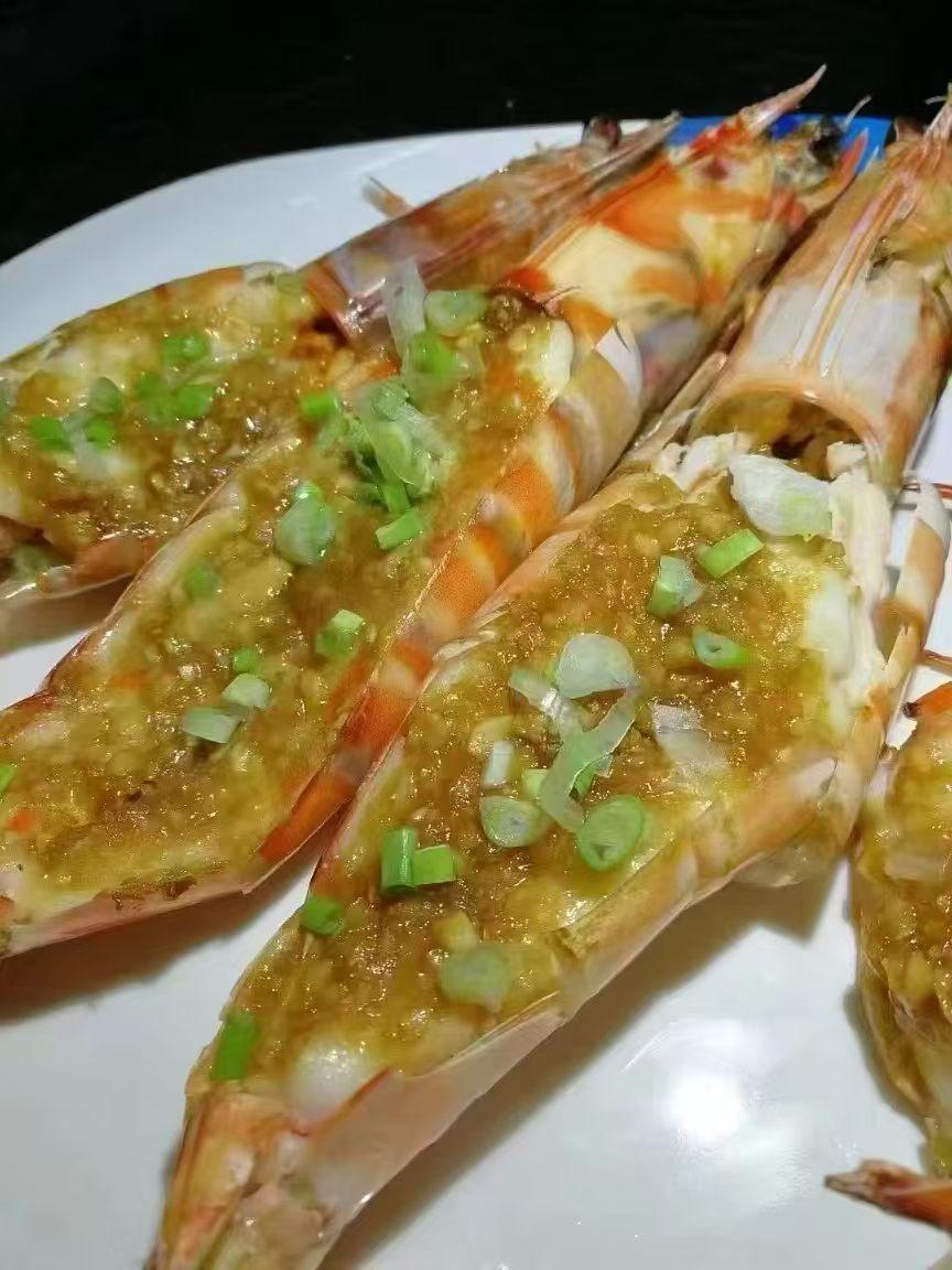 香辣烤虾，色香味俱全，一口一个停不下来。