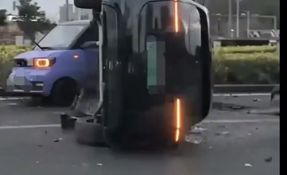 南宁街头发生16车连撞事故，又将智能汽车安全话题带上热搜，究竟是车出了...