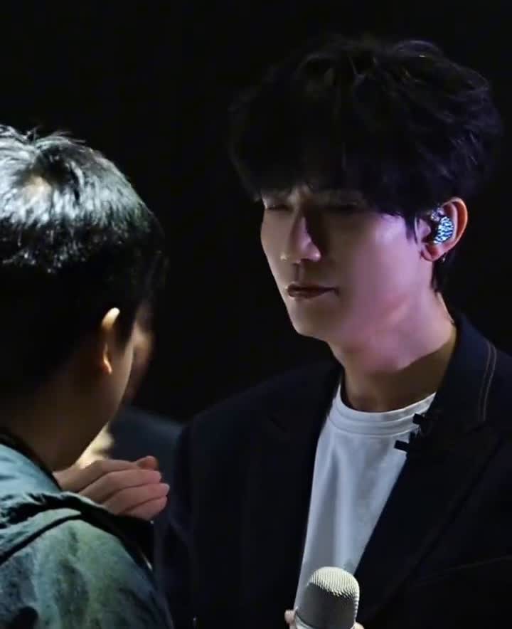 陈楚生第一次彩排。5月21日，麦有点爆，而且有点闷，感觉vocal是voca