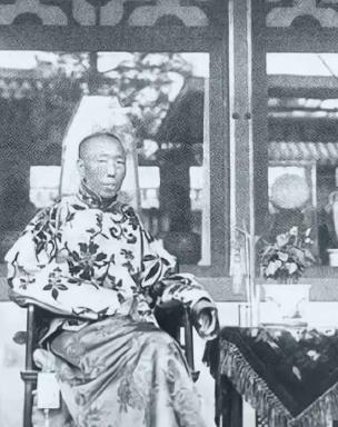1908年，慈禧太后死后，李莲英便失去了最大的靠山，为慈禧守孝100天后，李莲英