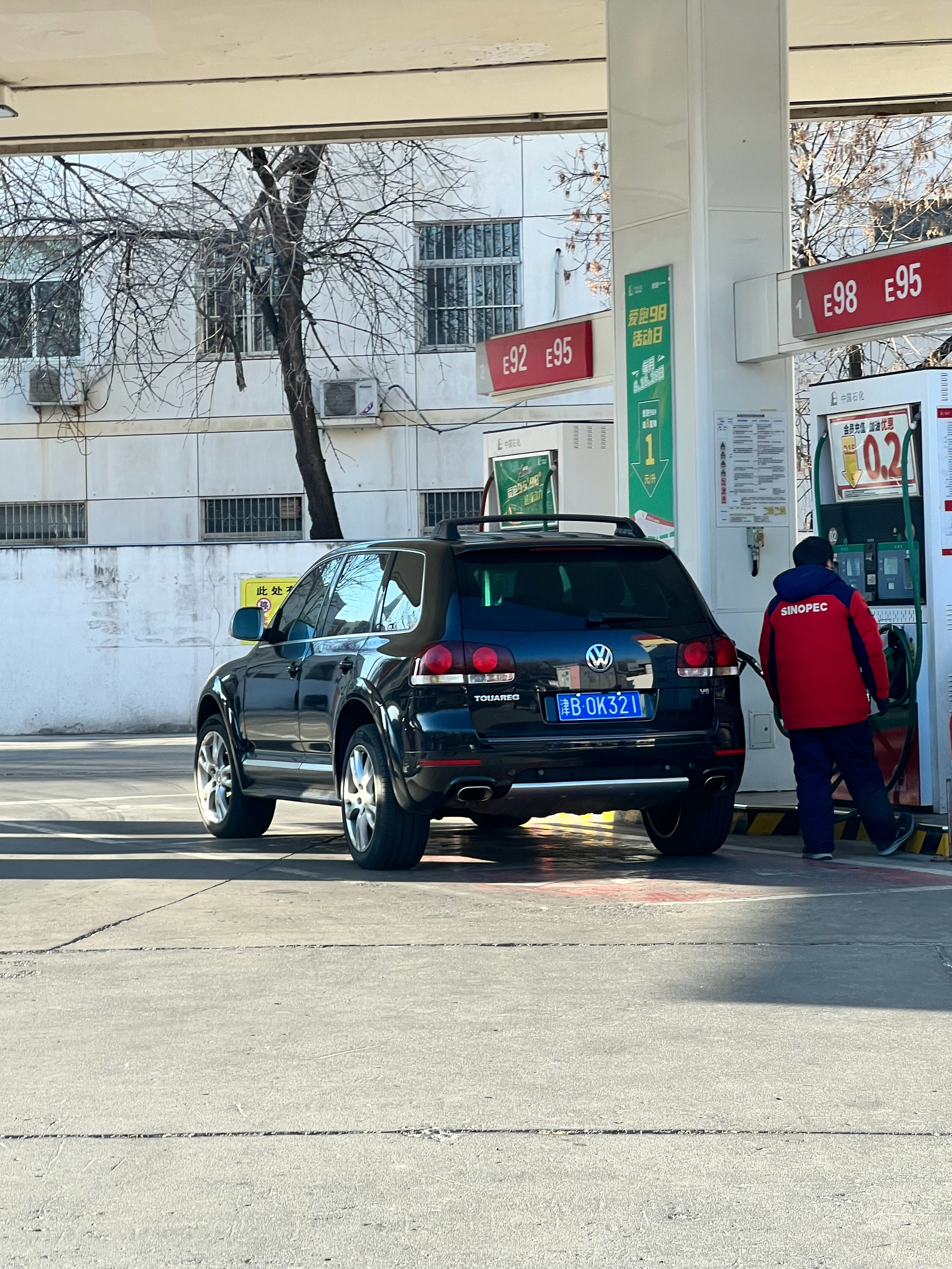 damn！这老途锐真帅啊还是V8的天津