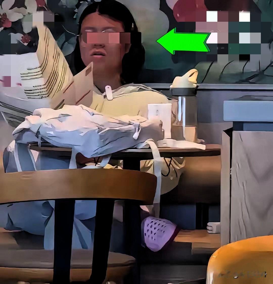 海口星巴克女子备考公务员的后续来了，工作人员说，被大家投诉后，她第二天又来了店里