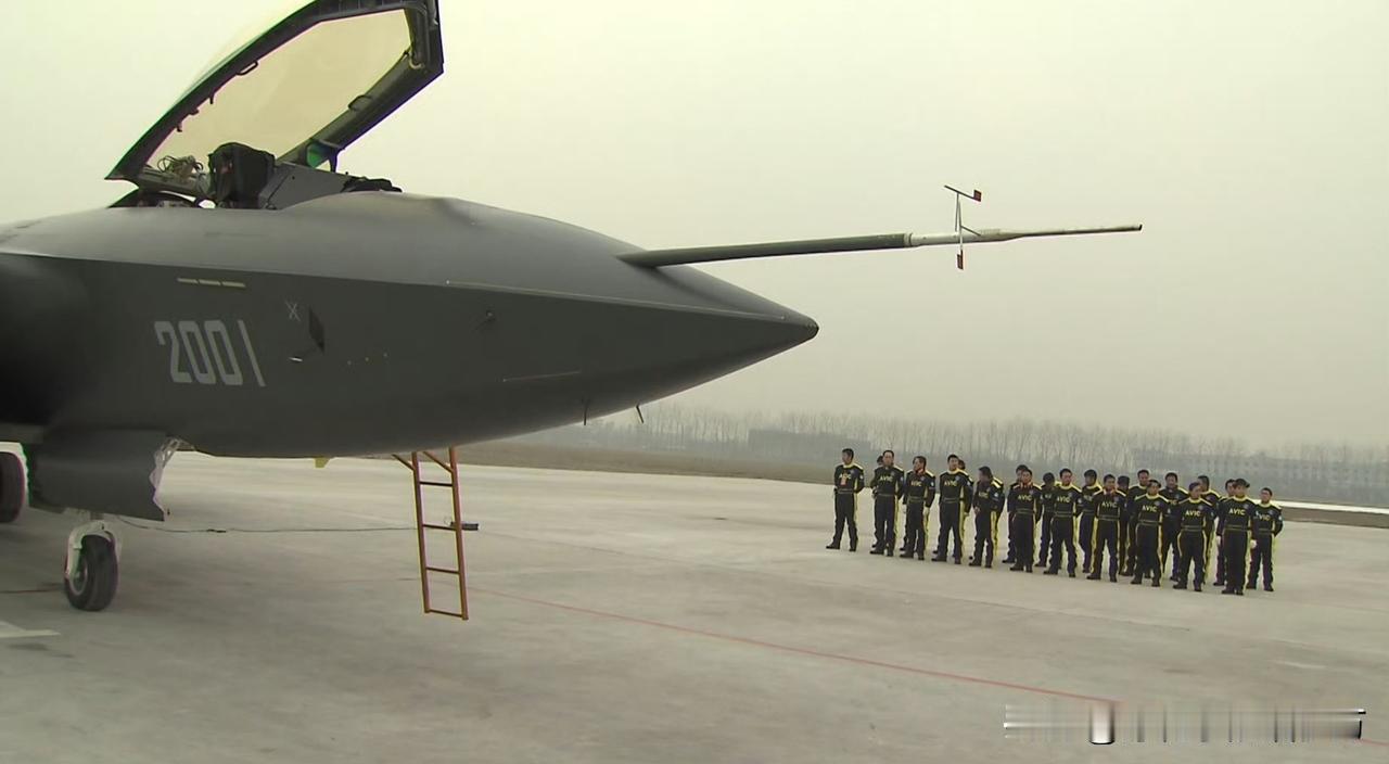 [呲牙笑]我就想问问，在座的有没有哪位当年亲自去“爬了墙头”？除了飞机之外，地