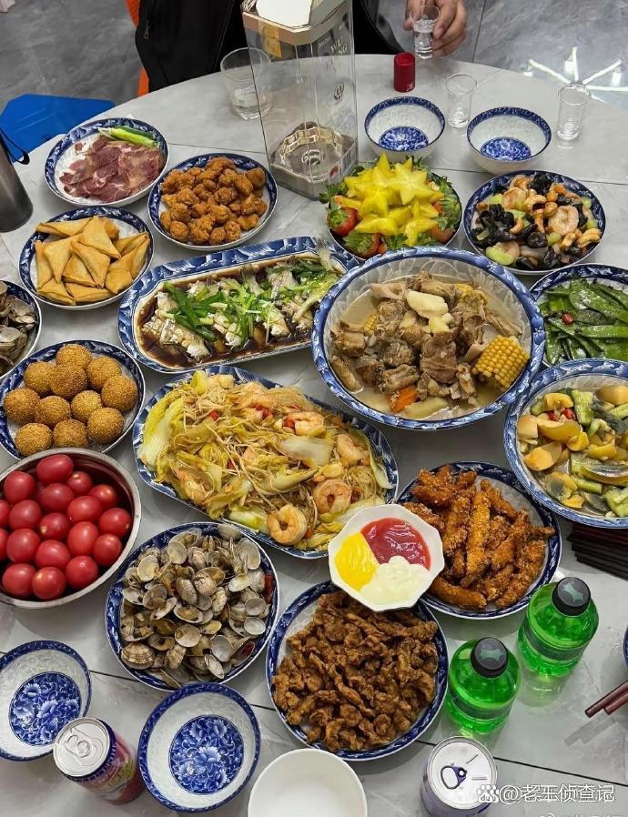 看晚饭就知道这两家家庭的档次了